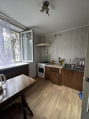 Продам трехкомнатную (3-комн.) квартиру, Декабристов ул, 14/28, Симферополь г