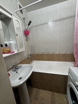 Продам трехкомнатную (3-комн.) квартиру, Декабристов ул, 14/28, Симферополь г