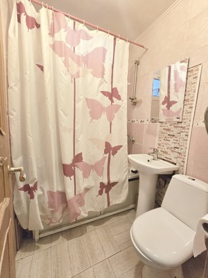 Продам трехкомнатную (3-комн.) квартиру, Железнодорожная ул, 12/1, Краснодар г