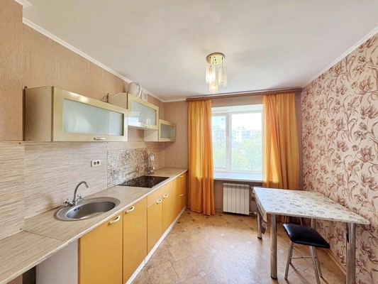 Продам двухкомнатную (2-комн.) квартиру, Суворова ул, 145, Пенза г