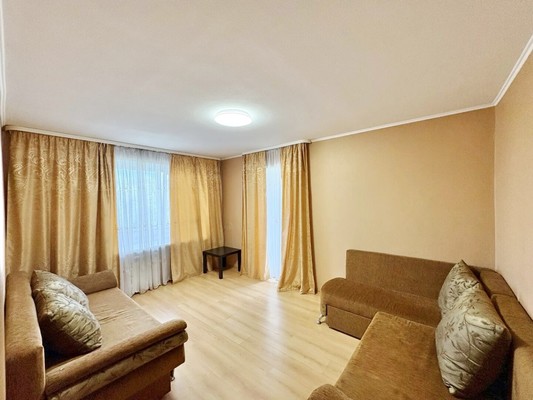 Продам двухкомнатную (2-комн.) квартиру, Суворова ул, 145, Пенза г