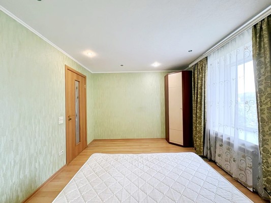 Продам двухкомнатную (2-комн.) квартиру, Суворова ул, 145, Пенза г