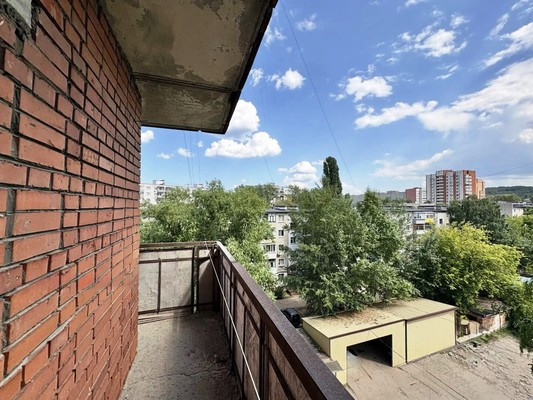 Продам двухкомнатную (2-комн.) квартиру, Суворова ул, 145, Пенза г