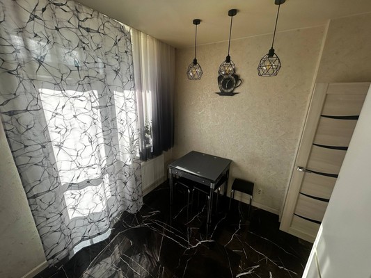 Продам двухкомнатную (2-комн.) квартиру, Тихорецкая ул, 22А, Калининград г
