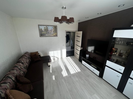 Продам двухкомнатную (2-комн.) квартиру, Тихорецкая ул, 22А, Калининград г