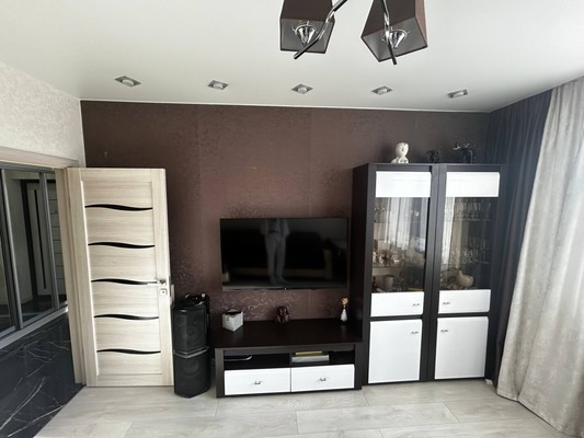 Продам двухкомнатную (2-комн.) квартиру, Тихорецкая ул, 22А, Калининград г