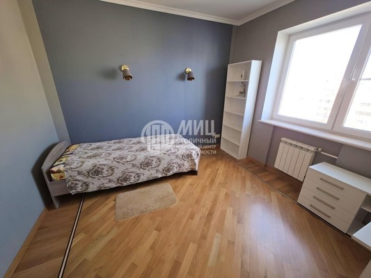 Продам трехкомнатную (3-комн.) квартиру, Подмосковный б-р, 11, Красногорск г