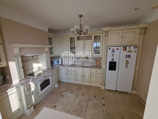Продам трехкомнатную (3-комн.) квартиру, Подмосковный б-р, 11, Красногорск г
