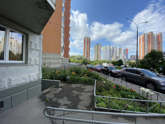 Продам двухкомнатную (2-комн.) квартиру, Красногорский б-р, 10, Красногорск г