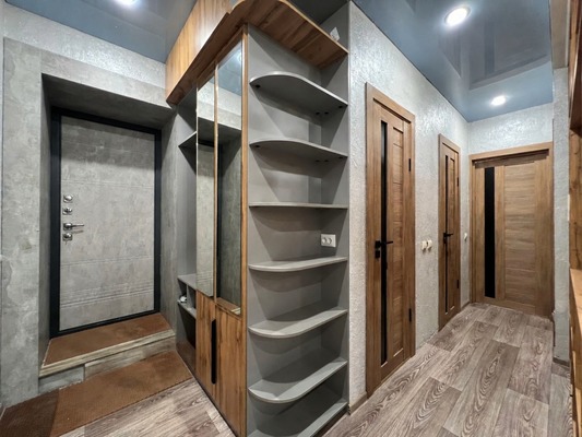 Продам трехкомнатную (3-комн.) квартиру, Моторостроителей ул, 3, Пермь г