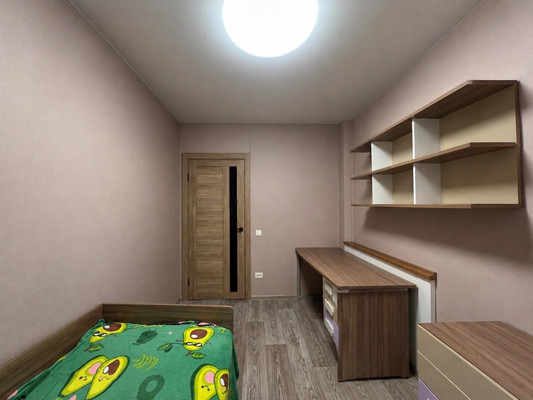 Продам трехкомнатную (3-комн.) квартиру, Моторостроителей ул, 3, Пермь г