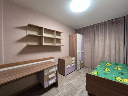 Продам трехкомнатную (3-комн.) квартиру, Моторостроителей ул, 3, Пермь г