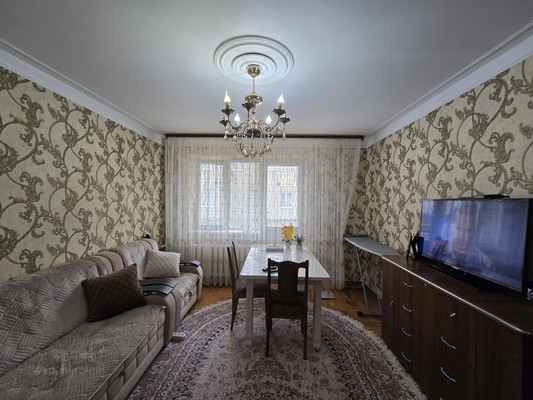 Продам трехкомнатную (3-комн.) квартиру, Угнич ул, 9, Баксан г