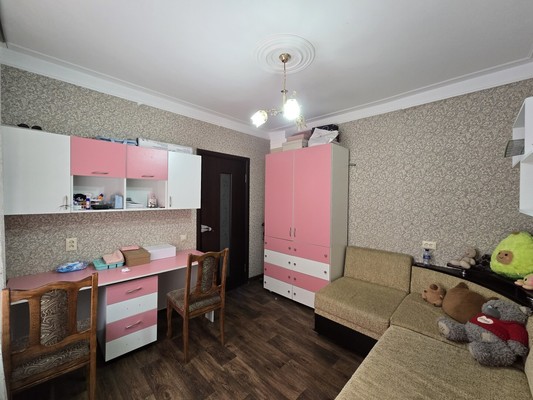 Продам трехкомнатную (3-комн.) квартиру, Угнич ул, 9, Баксан г