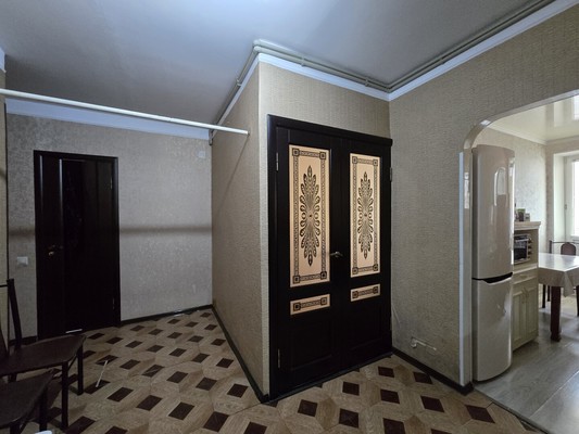 Продам трехкомнатную (3-комн.) квартиру, Угнич ул, 9, Баксан г
