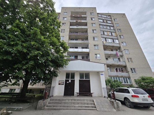 Продам трехкомнатную (3-комн.) квартиру, Угнич ул, 9, Баксан г