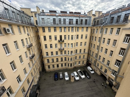 Продам однокомнатную (1-комн.) квартиру, 12-я В.О. линия, 13, Санкт-Петербург г
