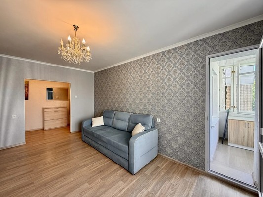 Продам трехкомнатную (3-комн.) квартиру, Воровского ул, 60, Симферополь г