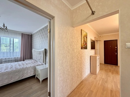 Продам трехкомнатную (3-комн.) квартиру, Воровского ул, 60, Симферополь г