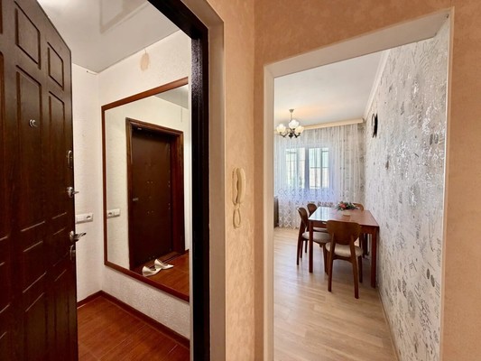 Продам трехкомнатную (3-комн.) квартиру, Воровского ул, 60, Симферополь г