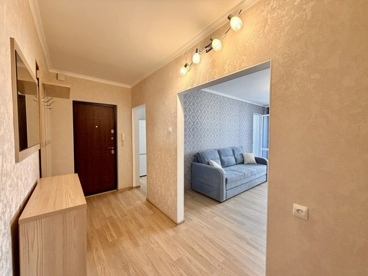 Продам трехкомнатную (3-комн.) квартиру, Воровского ул, 60, Симферополь г