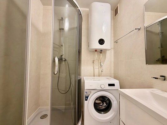 Продам трехкомнатную (3-комн.) квартиру, Воровского ул, 60, Симферополь г