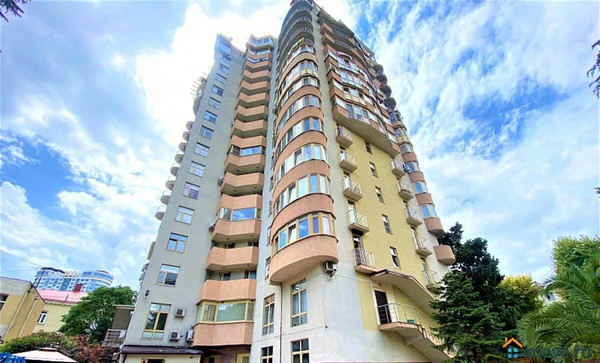 Продам трехкомнатную (3-комн.) квартиру, Роз (Центральный р-н) ул, 52, Сочи г