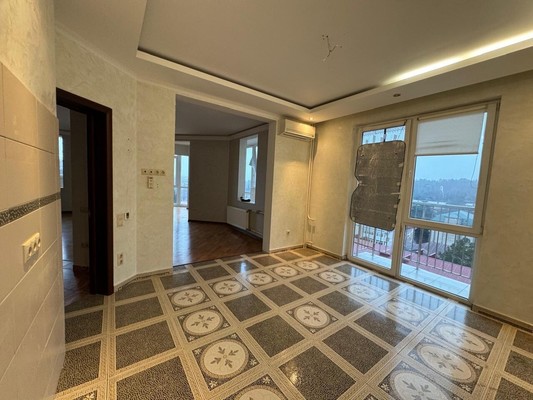 Продам трехкомнатную (3-комн.) квартиру, Роз (Центральный р-н) ул, 52, Сочи г