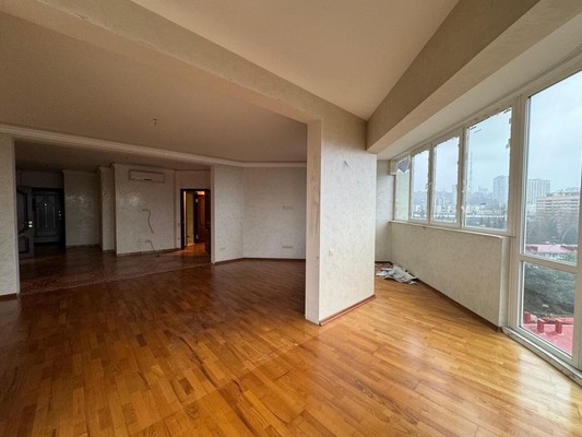 Продам трехкомнатную (3-комн.) квартиру, Роз (Центральный р-н) ул, 52, Сочи г