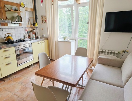 Продам трехкомнатную (3-комн.) квартиру, Ленинский пр-кт, 16, Москва г