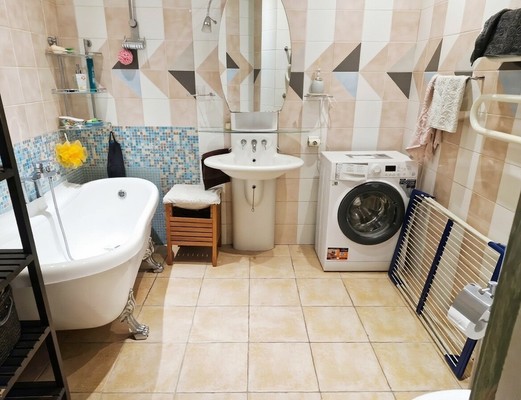Продам трехкомнатную (3-комн.) квартиру, Ленинский пр-кт, 16, Москва г