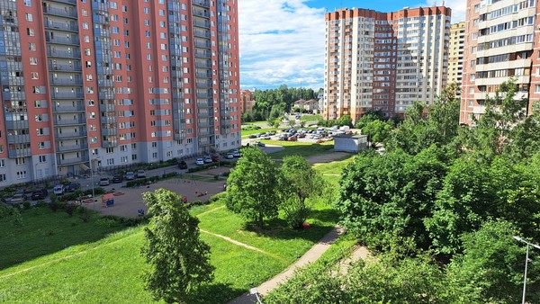 Продам трехкомнатную (3-комн.) квартиру, Новоколомяжский пр-кт, 12к2, Санкт-Петербург г