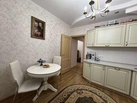 Продам многокомнатную квартиру, Молодежная ул, 76, Химки г