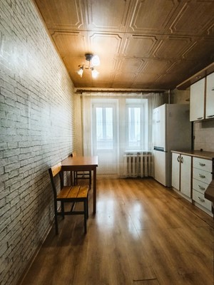 Продам трехкомнатную (3-комн.) квартиру, Озерная ул, 2, Калининград г