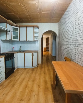 Продам трехкомнатную (3-комн.) квартиру, Озерная ул, 2, Калининград г