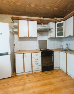 Продам трехкомнатную (3-комн.) квартиру, Озерная ул, 2, Калининград г
