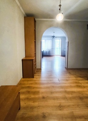 Продам трехкомнатную (3-комн.) квартиру, Озерная ул, 2, Калининград г