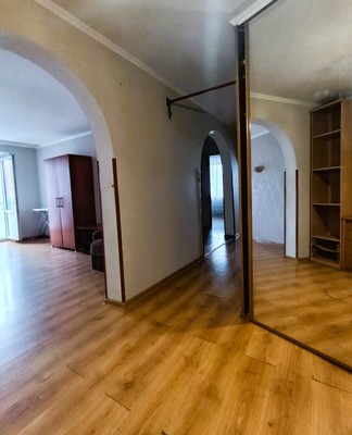 Продам трехкомнатную (3-комн.) квартиру, Озерная ул, 2, Калининград г