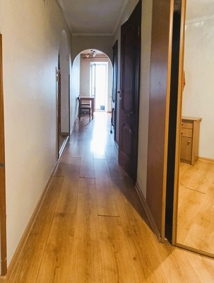 Продам трехкомнатную (3-комн.) квартиру, Озерная ул, 2, Калининград г
