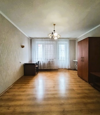 Продам трехкомнатную (3-комн.) квартиру, Озерная ул, 2, Калининград г