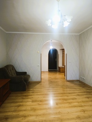 Продам трехкомнатную (3-комн.) квартиру, Озерная ул, 2, Калининград г