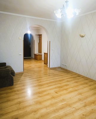 Продам трехкомнатную (3-комн.) квартиру, Озерная ул, 2, Калининград г