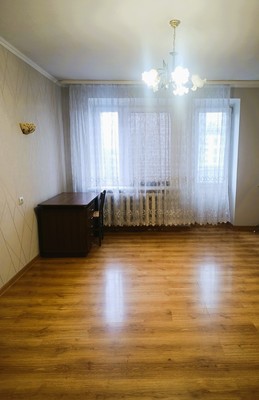 Продам трехкомнатную (3-комн.) квартиру, Озерная ул, 2, Калининград г
