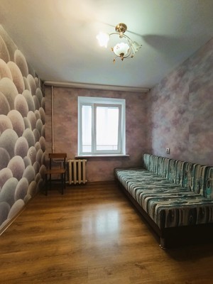 Продам трехкомнатную (3-комн.) квартиру, Озерная ул, 2, Калининград г