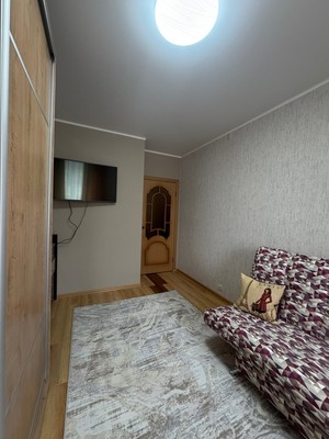 Продам двухкомнатную (2-комн.) квартиру, Порфирьева ул, 2, Ишим г
