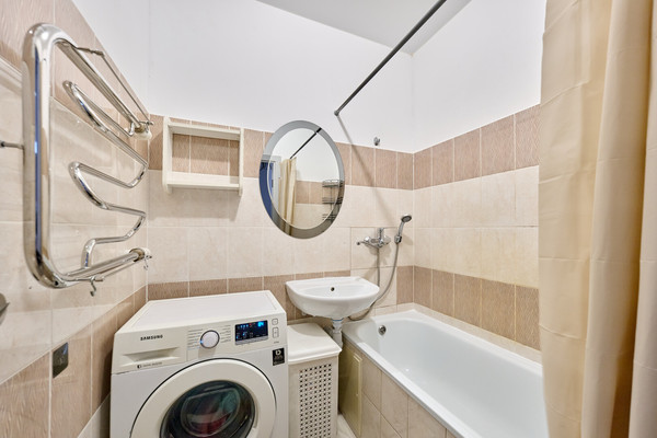 Продам трехкомнатную (3-комн.) квартиру, Уинская ул, 66, Пермь г