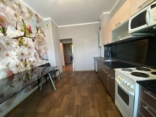 Продам многокомнатную квартиру, Интернациональная ул, 41, Нижневартовск г