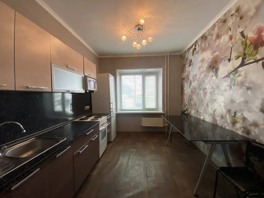 Продам многокомнатную квартиру, Интернациональная ул, 41, Нижневартовск г