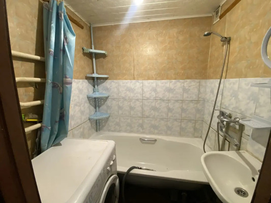 Продам многокомнатную квартиру, Интернациональная ул, 41, Нижневартовск г