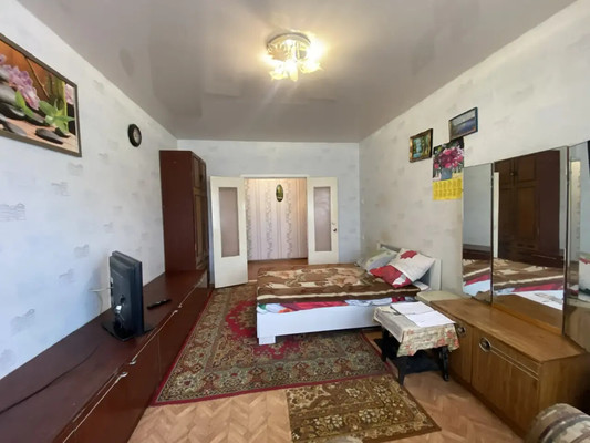 Продам многокомнатную квартиру, Интернациональная ул, 41, Нижневартовск г